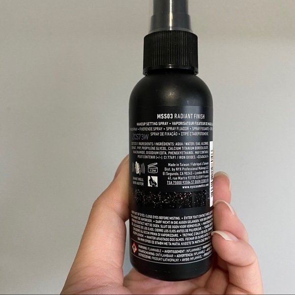 NYX Radiant Finish Setting Spray - Picture 2 of 2